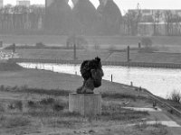 Kunst auf ehemaliger Hafen Kohleinsel  PENTAX K-3 Mark III Monochrome, HD PENTAX - D FA* 2.8/70-200 ED DC AW  - 12.02.2025 -