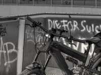 Mein Rad auf der Brückenplattform  PENTAX K-3 Mark III Monochrome, HD PENTAX - D FA* 2.8/70-200 ED DC AW  - 12.02.2025 -