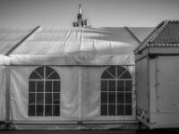 Festzelt und Dorfmast  PENTAX K-3 Mark III Monochrome, SMC PENTAX-FA 1.8/31 AL Limited  - 14.09.2025 -