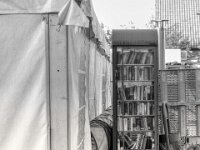 Bildung hinterm Festzelt  PENTAX K-3 Mark III Monochrome, SMC PENTAX-FA 1.8/31 AL Limited  - 14.09.2025 -