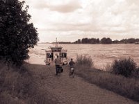 Mit der Fähre über den Rhein  Pentax 67II, SMC Takumar 4.5/75, Ilford FP4+@80 - 21.08.2014 -