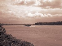 Am Fluss  oder Rheinschiffer  Fuji GW690III, Ilford FP4+ - 18.08.2014 -