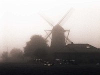 Mühle im Nebel  Pentax 6x7; 4.0/200;  Adox CHM 400/1200 - Oktober 2005 -