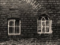 Alte Fenster  Pentax 67 - 2.4/105; Fuji Neopan 400 pro - 29.11.2002 -