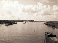 Der alte Brückenpfeiler mit Rheinblick  Pentax 645N, SMC-A  2.8/45, Ilford FP4plus @80