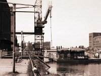 Die Taube, Innenhafen  Fuji GW 690 III, APX 400/200 - Juni 2006 -