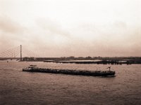 Hoher Rheinpegel und graues Mistwetter  Pentax 67II, SMC Takumar 4.5/75, Ilford HP5+@1600