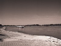 Am Fluss  Pentax 645N, 2.8/45, Gelbfilter, Ilford FP4plus@80 -12.09.2016 -