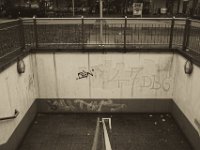 U-Bahn Eingangs-Zeichen  Pentax k-1,  SMC Pentax FA 1.8/31 AL Limited  -24.10.2018 - : Duisburg, Graffiti, Königstraße, Treppe, U-Bahn