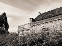 Das alte Haus hinter der Hecke  Pentax 645N, 2.8/45, Rollei RPX25@25