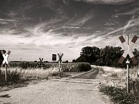 Crossing  Pentax K-1, smc PENTAX-FA 31mm F1.8 AL Limited  -30.07.2018 - : Andreaskreuz, Himmel, Landschaft, Schienen, Weg, Wolken