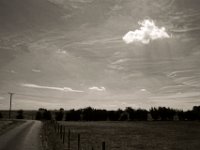 Strahlewolke  Pentax K-1, smc PENTAX-FA 31mm F1.8 AL Limited  -30.07.2018 - : Himmel, Landschaft, Straße, Weide, Wolken