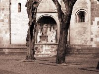 Figurengruppe am Xantener Dom  Pentax 6x7; 4.0/200; M aco PO 100c - Februar 2003 -