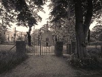 Kapelle Fürstenberg/Xanten  Pentax 6x7; 4.0/45; Agfa APX 400/320 - Mai 2003 -