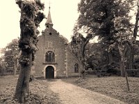 Kapelle Fürstenberg / Xanten  Pentax 6x7; 4.0/45; Agfa APX 400/320 - Mai 2003 -