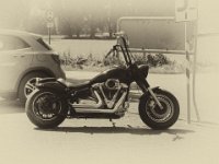 Chopper  Pentax K-01, Fotoplatte Bearbeitung - 19.07.2016 - : Motorrad, Parkplatz, Straße