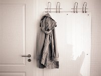 Vergessene Jacke im Wartezimmer  Pentax 645N, 2.8/75, 400TX/400