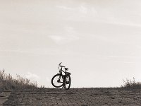 Pause an der Rhein-Nato-Rampe  Pentax 645N, 2.8/150, 400TX/250 - 01.10.2012 -