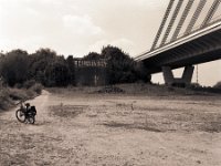 Halt bei Alt und Neu - Rheinbrücke Wesel  Pentax 67II, SMC 2.4/105, Gelbfilter,  Bergger Pancro 400