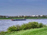 Rheinschifffahrt und Speicher am Ufer  Pentax K-1, SMC Pentax-FA 1.8/77 Limited  - 11.04.2022 -