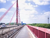 Auf der Autobahn - Rheinbrücke bei Duisburg  Pentax K-1, SMC PENTAX -FA 1.9/43 Limited   - 14.05.2022 - : Brücke, Autobahn, Duisburg
