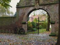 Fahrrad am Tor  Pentax K-1,  HD PENTAX - D FA 2.8/24-70 ED SDM WR  - 29.10.2024 -