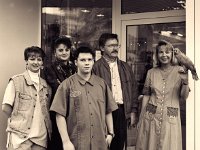 Friseurteam, Duisburg-Altstadt  Pentax 6x7;  2.4/105; Ilford XP2 - Oktober 1994 -