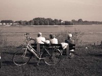 Pause mit Rheinblick  Fuji GW 690 III; Classic Pan 200/160  - 13.Oktober 2005 -