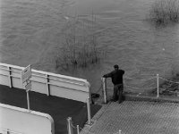 Hochwasser am Anleger  Pentax 6x7, 2.4/105, APX 400