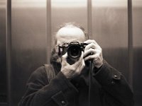 Im Krankenhausfahrstuhl  Pentax K2; 1.4/50; 400TX  - Januar 2012 -