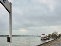 Rees Ufer mit Ausflugsdampfer  iPhone 13 Pro Max  - 01.12..2022 -