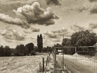 Wolken über der Baustelle  iPhone 8 Plus  -19. July 2019 - : Baustelle, Brücke, Straße, Weide, Wolken