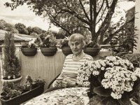 Erika liebte die Blumen auf ihrem Balkon  iPhone 5s - 28.Mai 2016 - : Erika van de Renne, Balkon, Blüte, Blüten, Bonhoefferstraße, Erika van de Renne, Pflanze, Wohnung