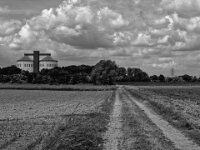 Türme und Wolken im Feld  iPhone 13 Pro Max  - 26.05.2025 -