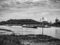 Die Schiffe sind kaum beladen  Pentax K-3 Mark III Monochrome, SMC PENTAX-FA 1.9/43 Limited  - 28.09.2026 -